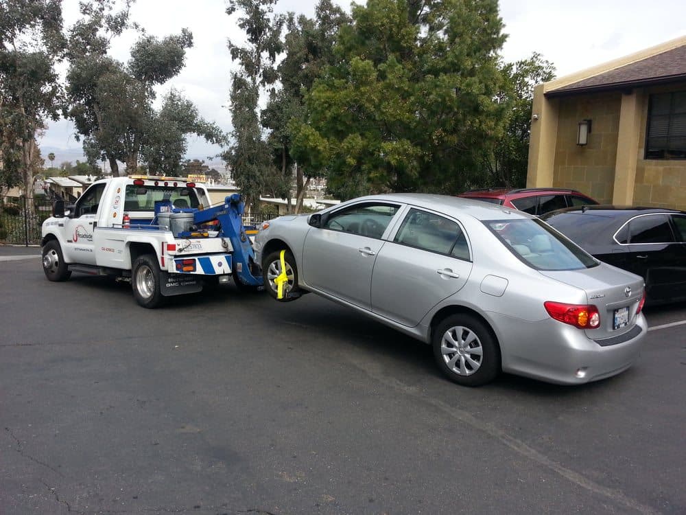 Wrecker grabbing a front wheel drive by the front tires - Tow Truck San Diego