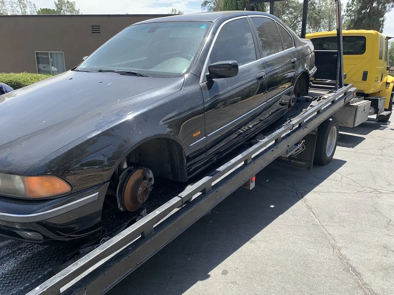 Flatbeds are perfect for abandoned vehicles or junk car removal.