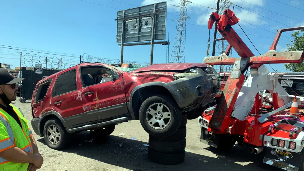 Wrecker Service San Diego Lifting an SUV straight up in the air.