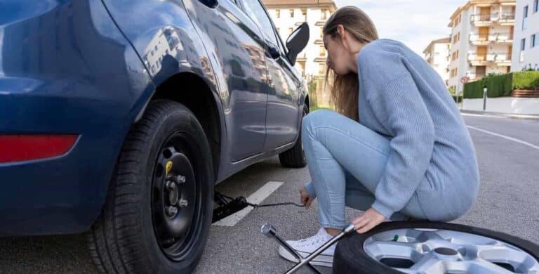 Don't fix a tire by yourself. Towing San Diego will always send someone to replace that flat tire. Call All Roadside Towing when you're in a pinch!